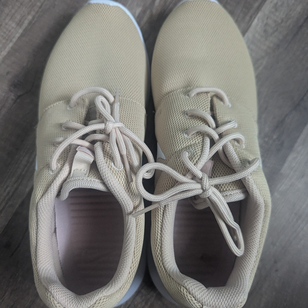 Brand New Without Tags Tan Size 10 Women's Nike Running Sneakers - Picture 2 of 6